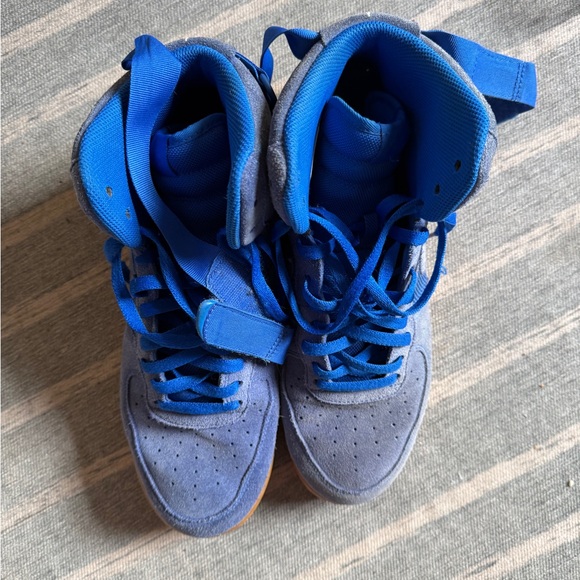 Nike Air Force 1 Blue Suede High-Top Sneakers with Gum Sole - Picture 4 of 4